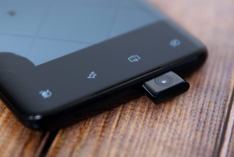 Kamera selfie motorized pop-up OnePlus 7 Pro (TrustedReview)