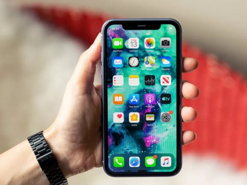 Apple Bakal Ganti Layar iPhone 11 Series yang Berwarna Kuning Gratis