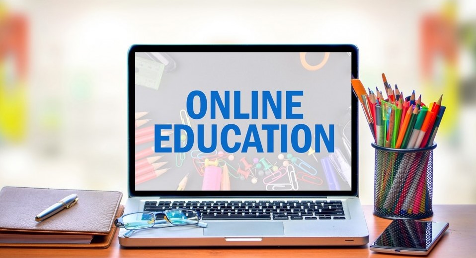 Pelatihan kursus online (Fisipol UGM)